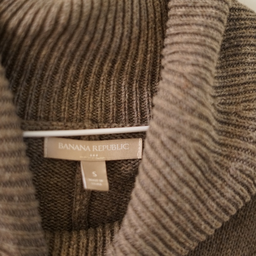 Banana Republic Full Turtle Neck Shawl